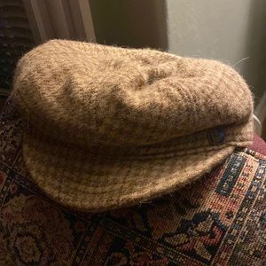 Goorin Bros Camel color houndstooth Gatsby cap